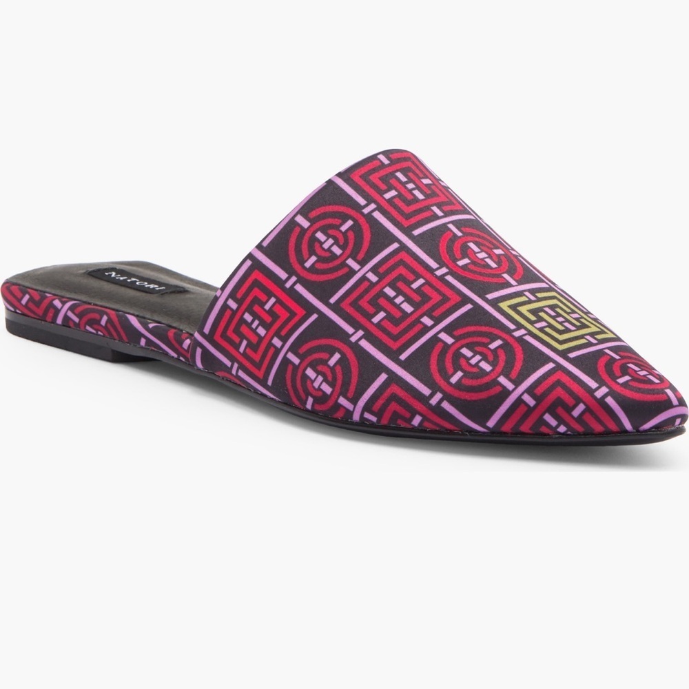 NATORI pointed toe satin mule